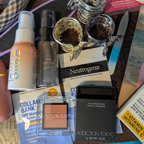 Lot Makeup Cosmetics - Picture 3 of 16